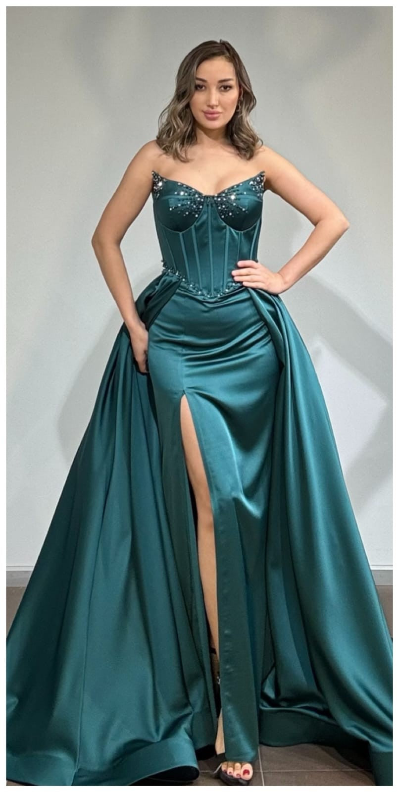 Corsagen Abendkleid Damen, Satin Abendkleid, Trägerloses Abendkleid, Ballkleid lang, Abendkleid mit Schlitz, Dimeras Abendmode