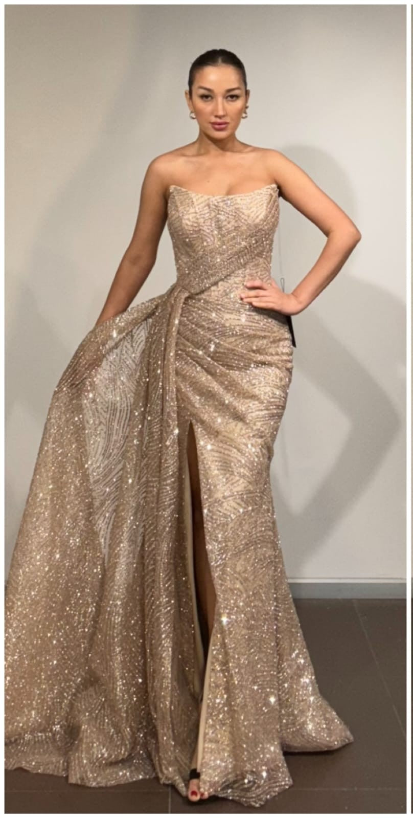 Pailletten Abendkleid Damen, Trägerloses Abendkleid, Glamour Ballkleid, Abendkleid mit Schlitz, Elegantes Abendkleid Hochzeit, Dimeras Abendmode