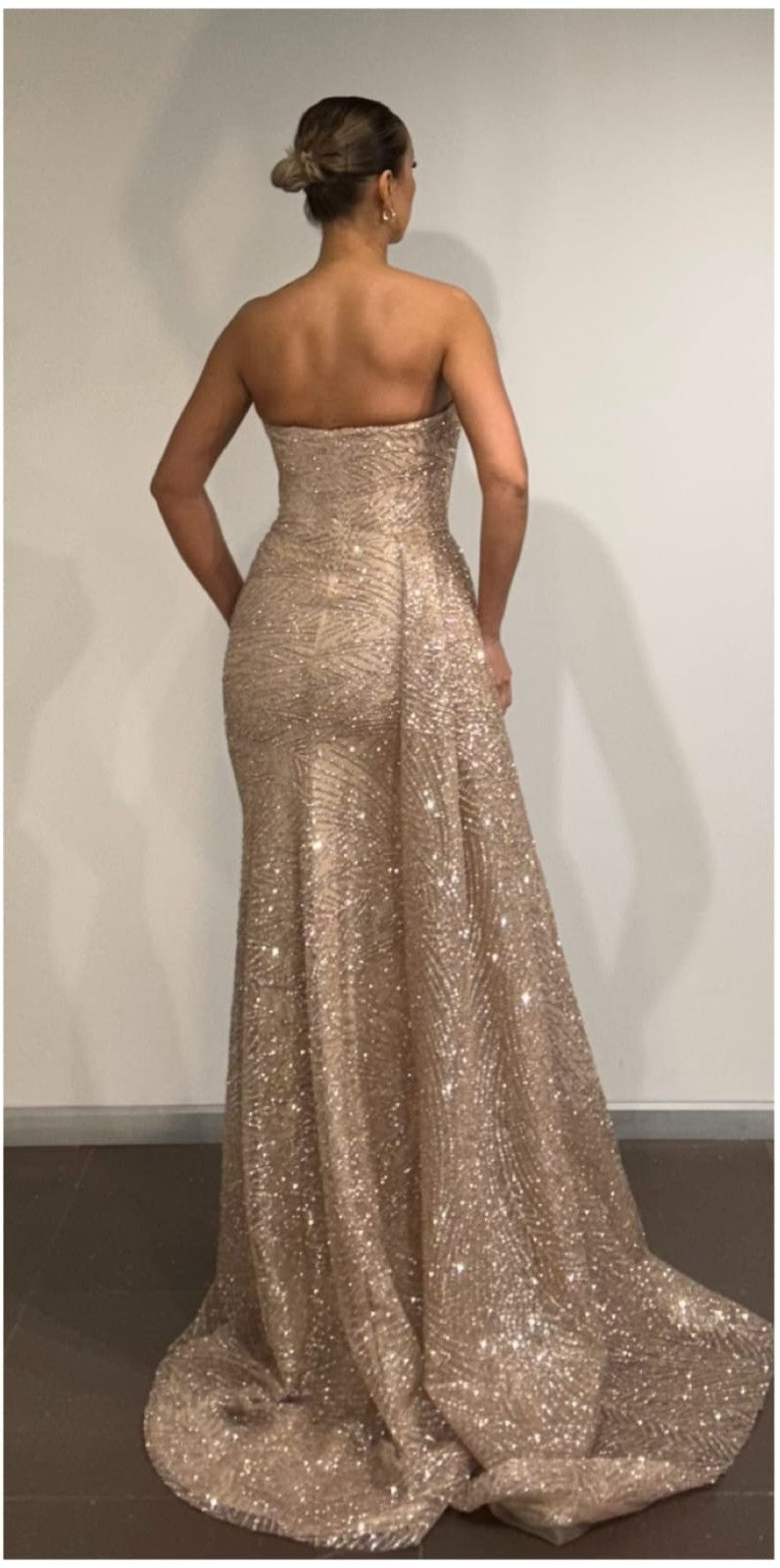 Pailletten Abendkleid Damen, Trägerloses Abendkleid, Glamour Ballkleid, Abendkleid mit Schlitz, Elegantes Abendkleid Hochzeit, Dimeras Abendmode