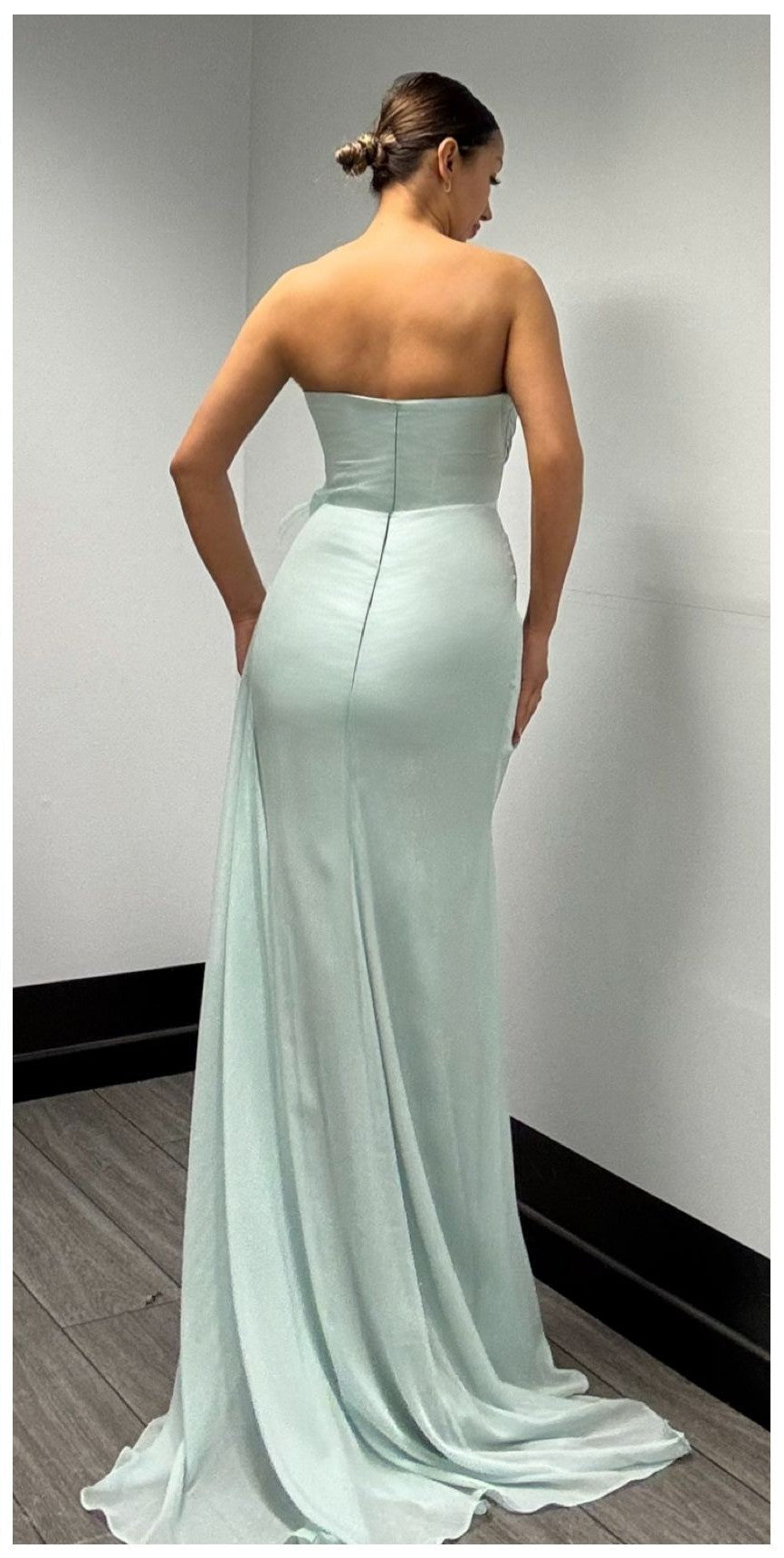 Elegantes trägerloses Abendkleid in Mintgrün – Langes Chiffonkleid für Hochzeit & besondere Anlässe